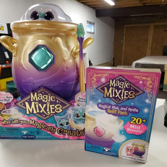 BRAND NEW IN BOX VHTF MAGIC MIXIES MAGICAL MISTING CAULDRON WITH REFILL BUNDLE